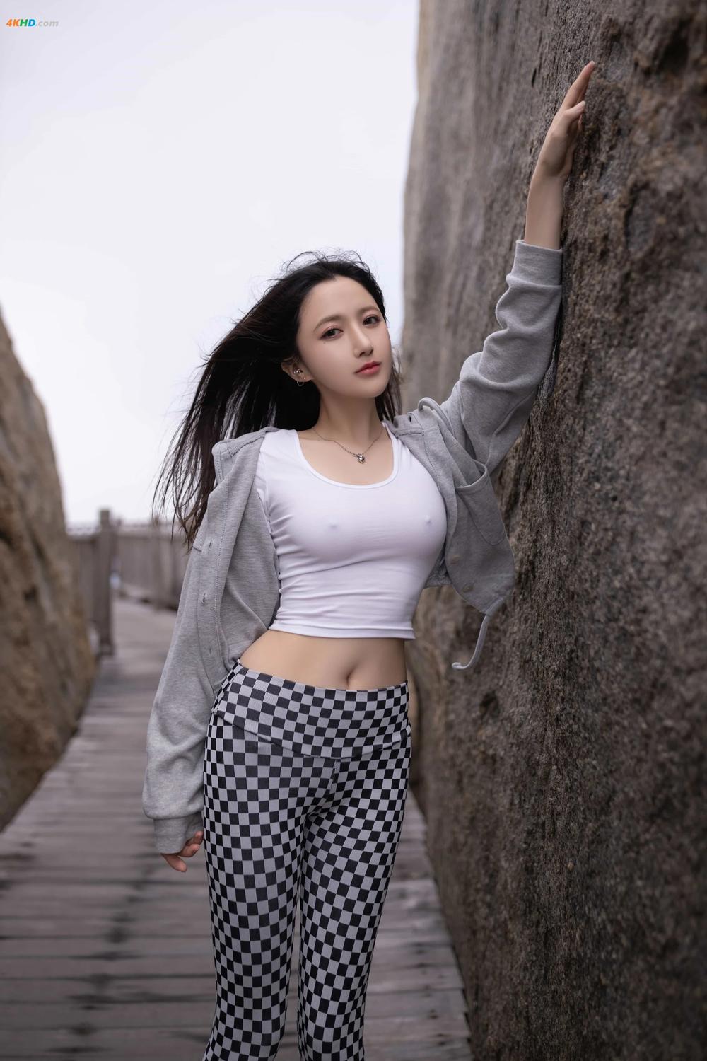 《鱼子酱Fish – 内部私购 魔力安全带[225MB-138photos]》图集预览