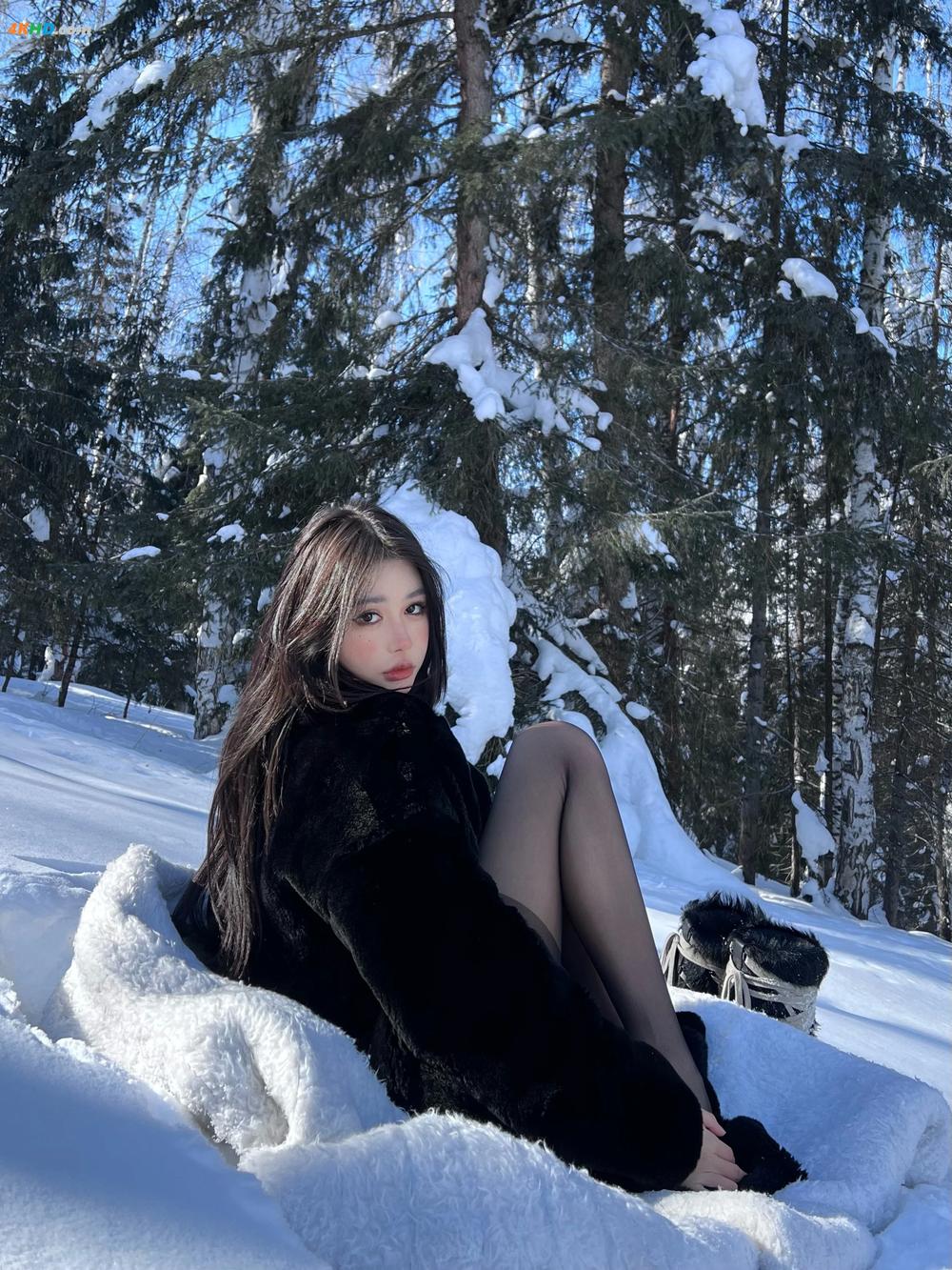 《媛媛酱SAYUKI – 皮草 黑丝[56MB-15photos]》图集预览