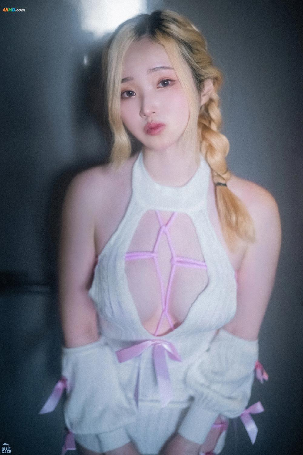 《[BLUECAKE] Bambi (보미) – Present For U -[79MB-109photos]》图集预览
