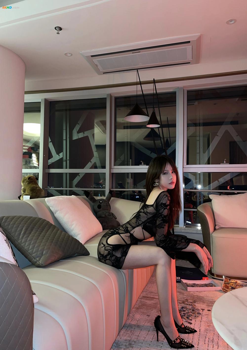 《奔跑的晶骡儿 – 透视蕾丝装[125MB-26photos]》图集预览