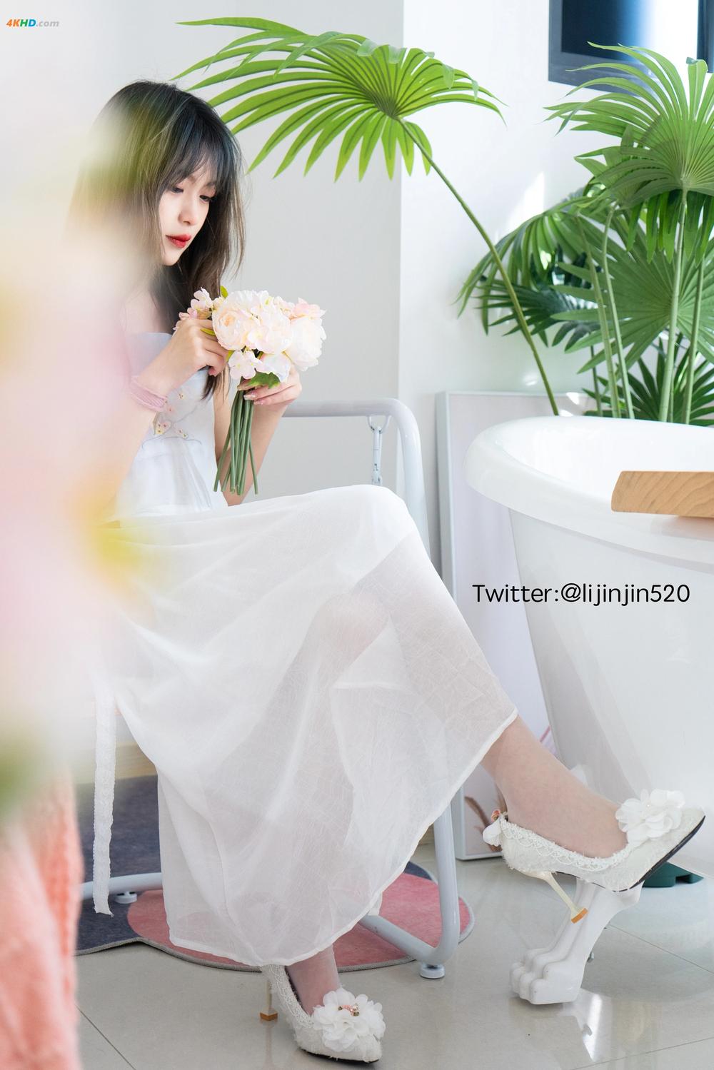 《梨瑾瑾 – 室内吊带裙[147MB-20photos]》图集预览