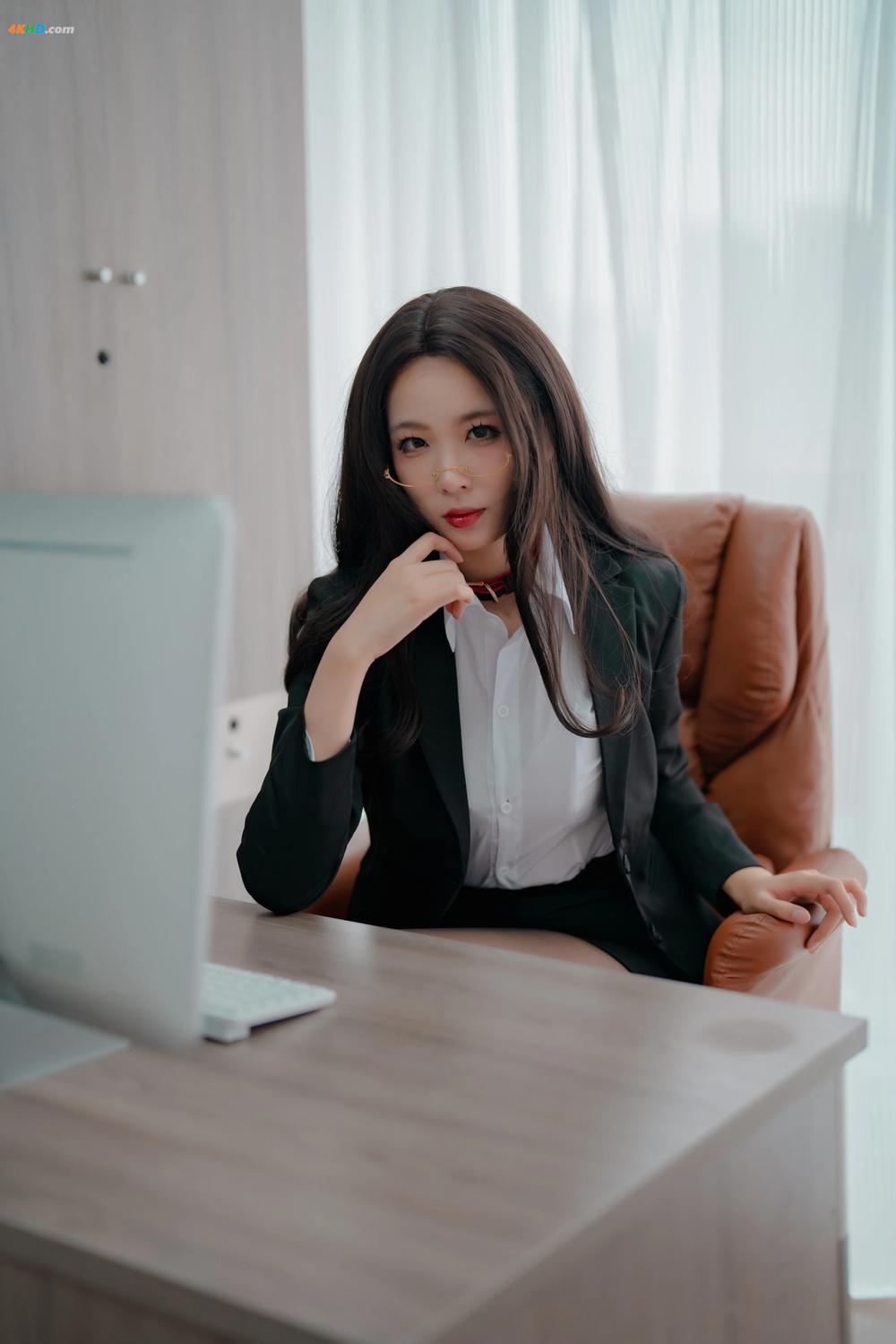 《轩萧学姐 – 女社长[214MB-96photos]》图集预览