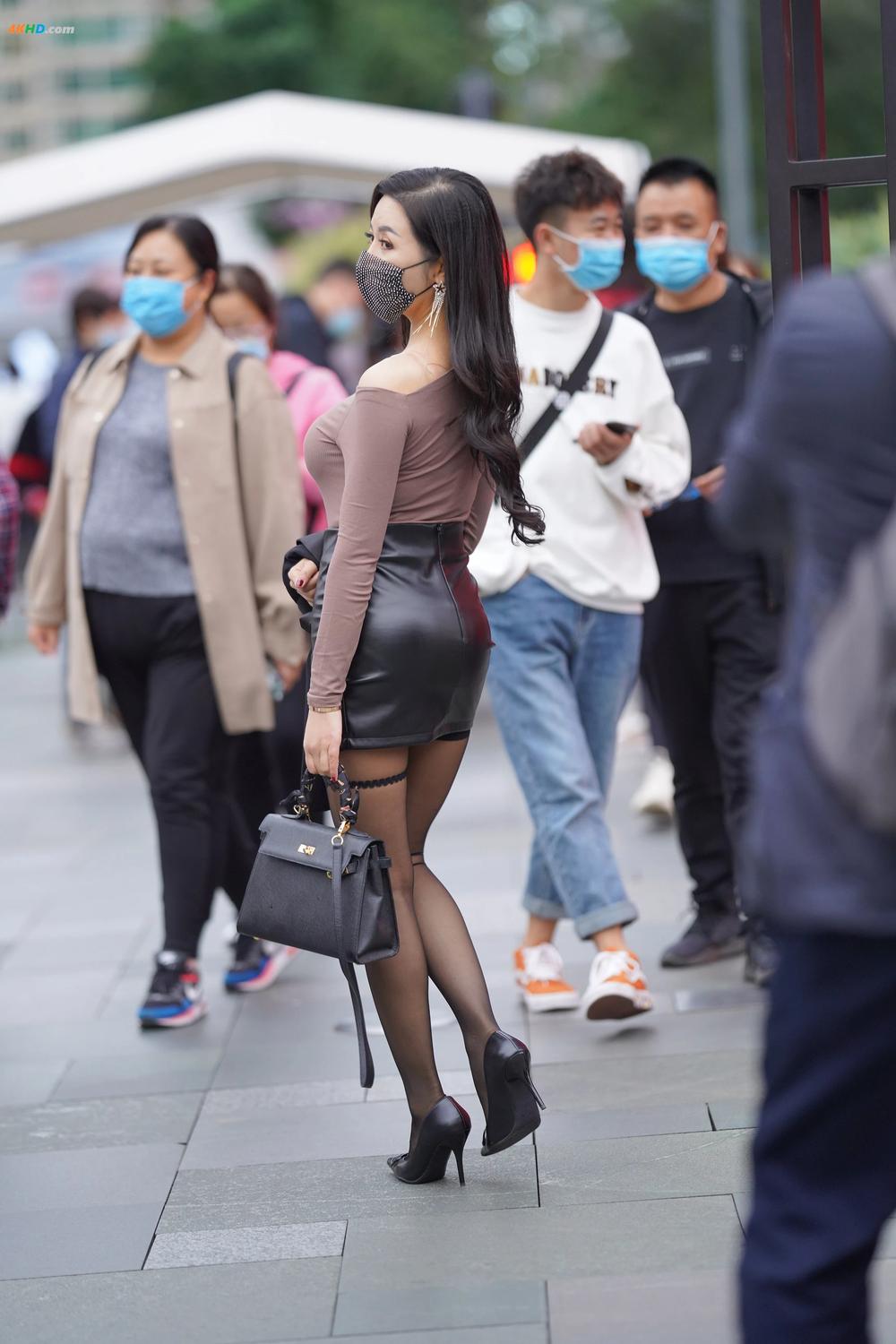 《精选街拍作品 NO.1448 皮裙黑丝女孩[140MB-51photos]》图集预览