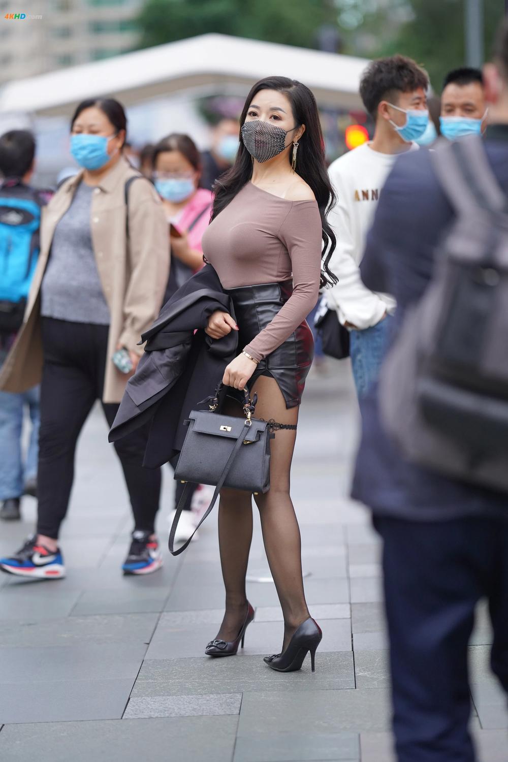 《精选街拍作品 NO.1448 皮裙黑丝女孩[140MB-51photos]》图集预览
