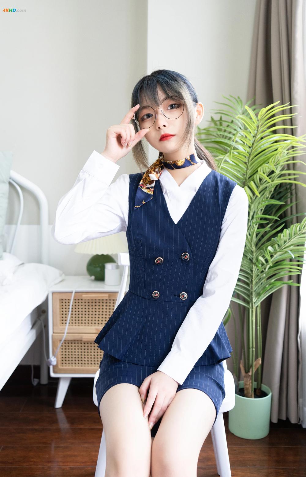 《梨瑾瑾 NO.002 – 乘务员[173MB-20photos]》图集预览