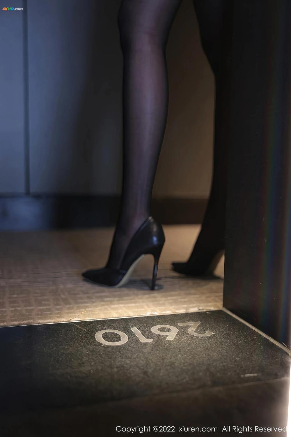 《XIUREN No.5813 Arude薇薇[200MB-70photos]》图集预览