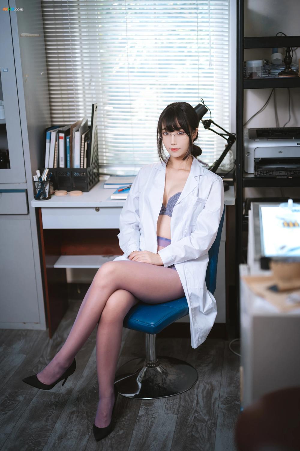 《Coser@汪知子 Vol.015 医生姐姐[252MB-34photos]》图集预览
