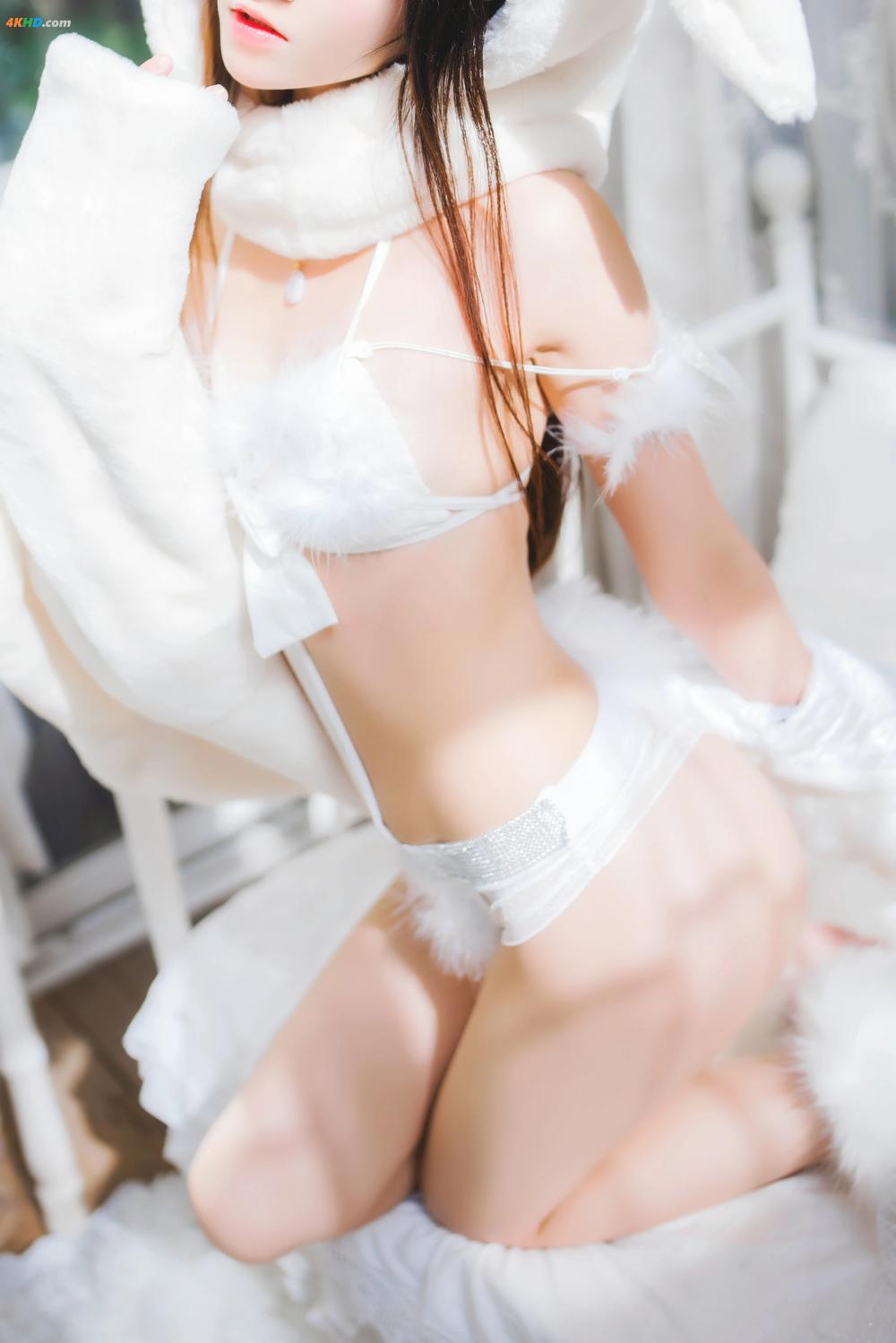 《Coser@桜桃喵 Vol.142 小白兔01+02[801MB-97photos]》图集预览