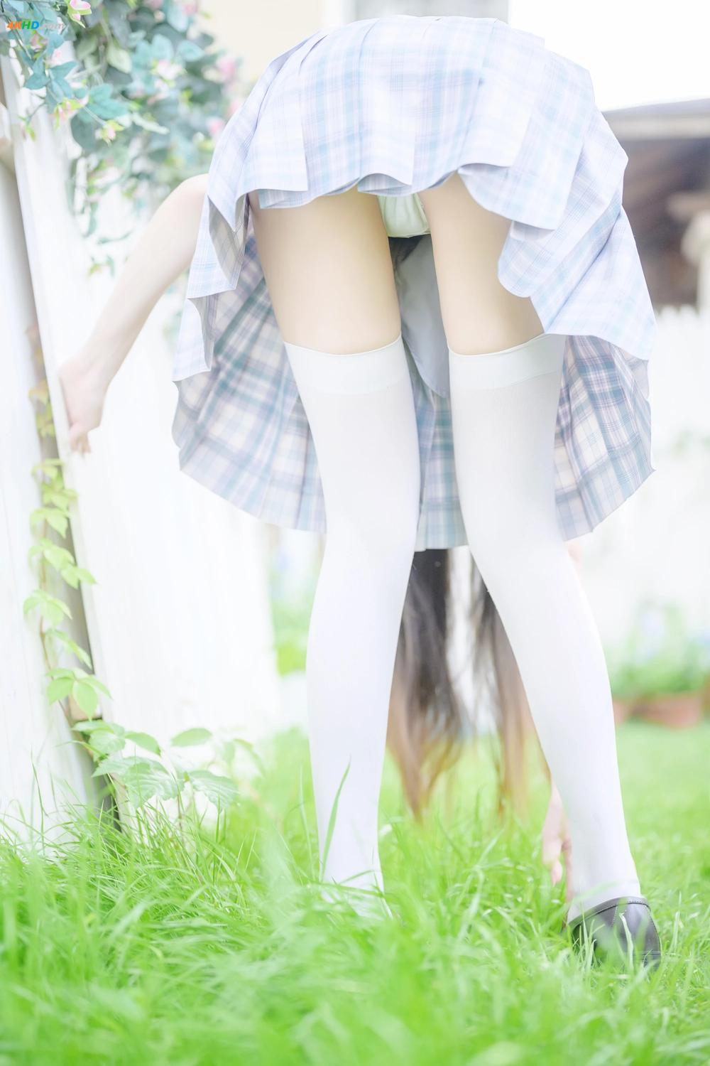 《(Cosplay) 香草喵露露 阳光庭院制服[431MB-50photos]》图集预览