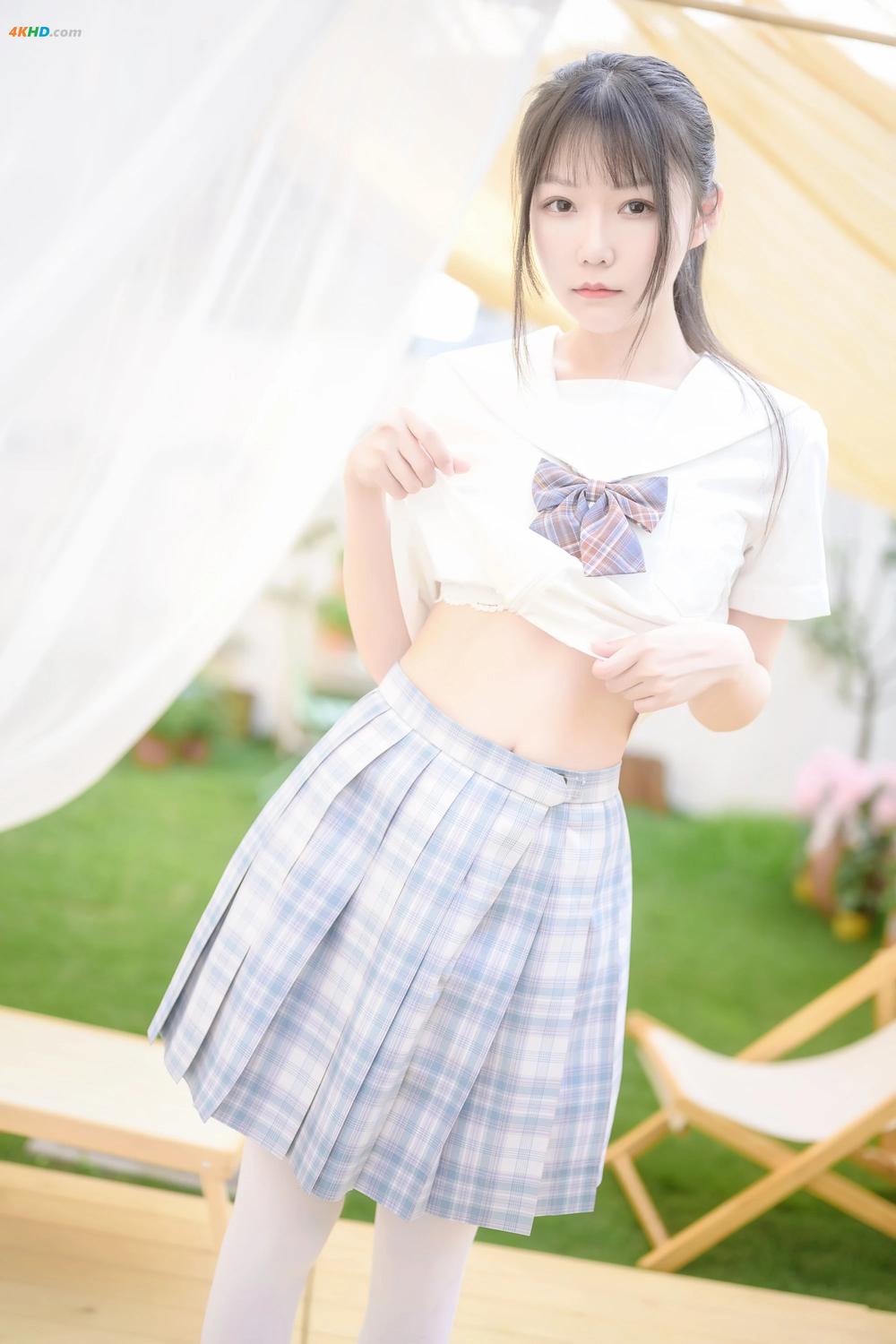 《(Cosplay) 香草喵露露 阳光庭院制服[431MB-50photos]》图集预览