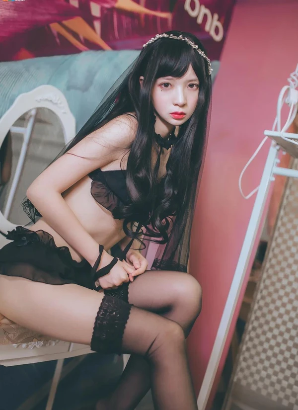 疯猫ss – 黑色小野猫[133MB-29photos]