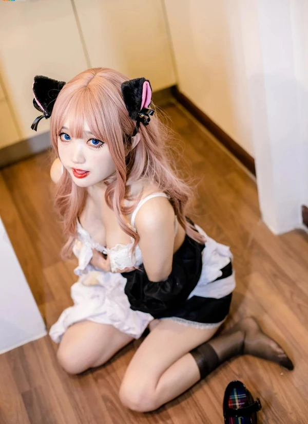 神沢永莉 – 厨房短款女仆[216MB-39photos]