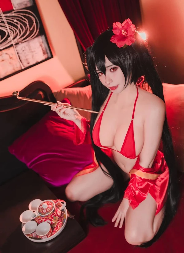 MeenFox – Taihou Azur Lane (Micro Bikini Suit) 18+[81MB-32photos]