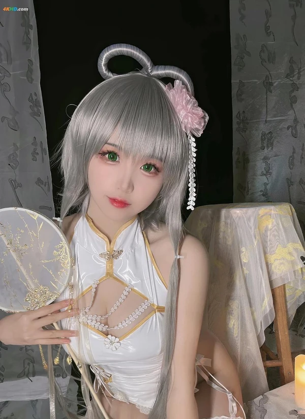 [Cosplay] miko酱ww – 洛天依旗袍[106MB-30photos]