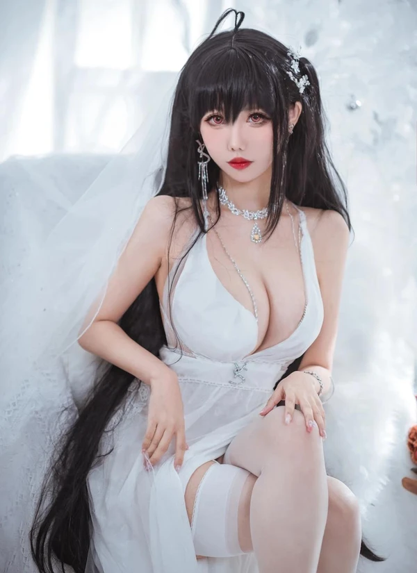 仙女月 – Taihou Pure White Wedding Dress(118MB)(30photos)